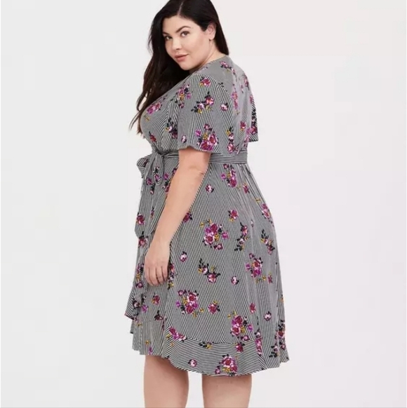 NWT TORRID MINI CHALLIS  Wrap Dress 2X - Picture 3 of 7